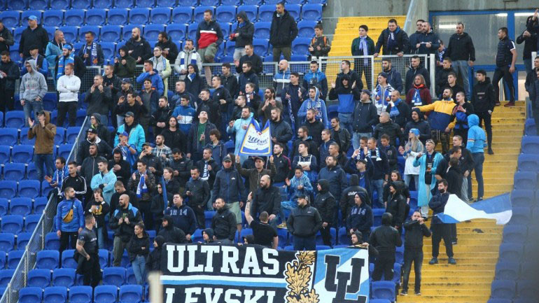 Феновете на Левски искат отговор на 8 въпроса от Сираков